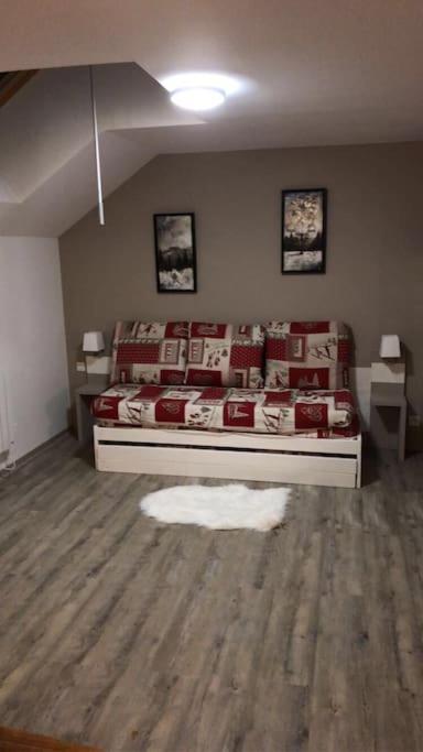 Au Bout Du Bois Piscine Sauna Hammam Accessible En Saison Et Le Logement Accessible Toute L Annee 레데세르 외부 사진